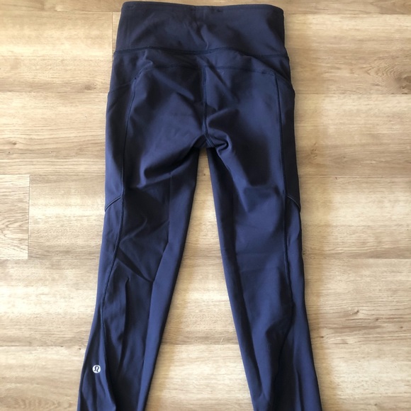 *SOLD* Lululemon “Run on Tight” 25” (size 2) NAVY - Picture 2 of 8
